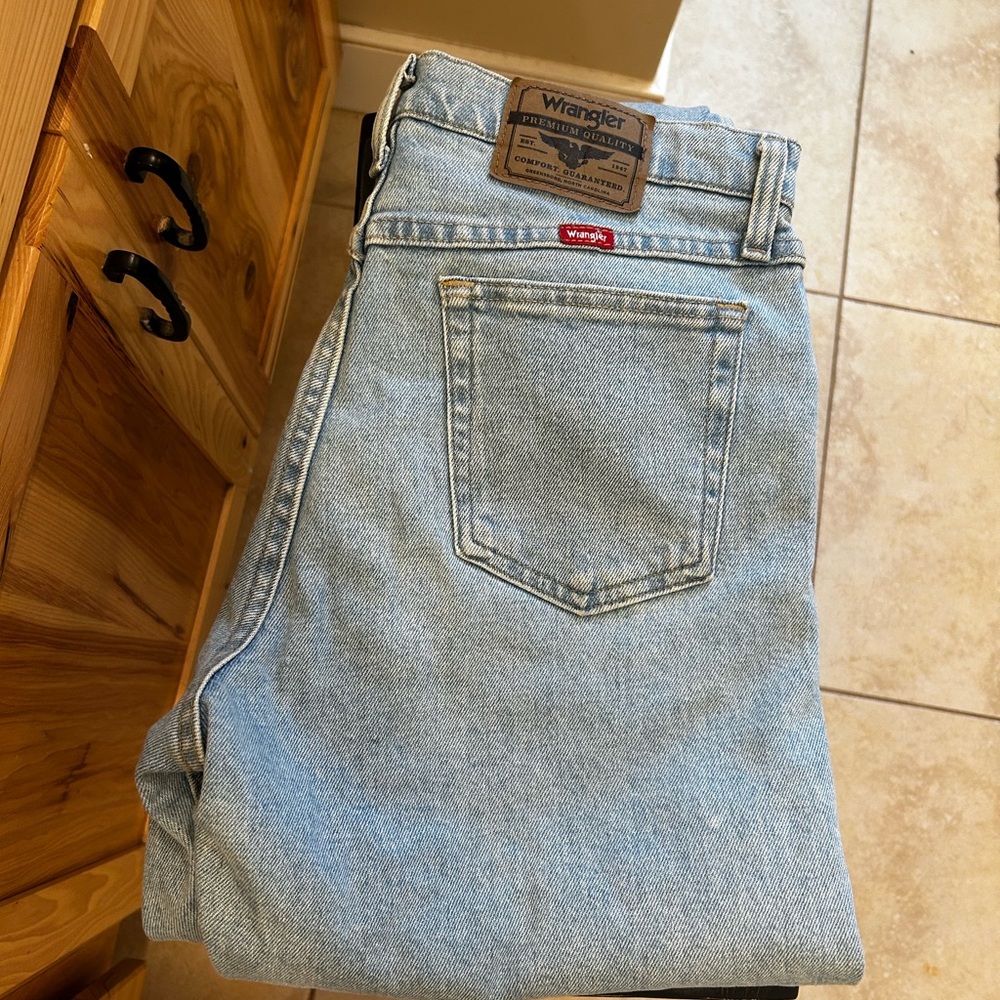 Wrangler Light Wash Relaxed Fit Jeans